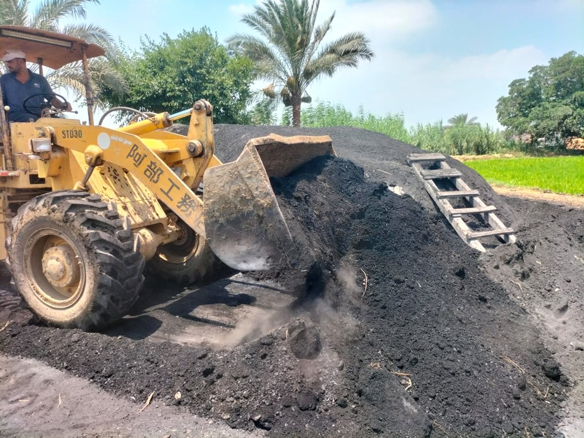 إزالة مكامير الفحم النباتي المخالفة بعدة مراكز للحد من التلوث بالدقهلية