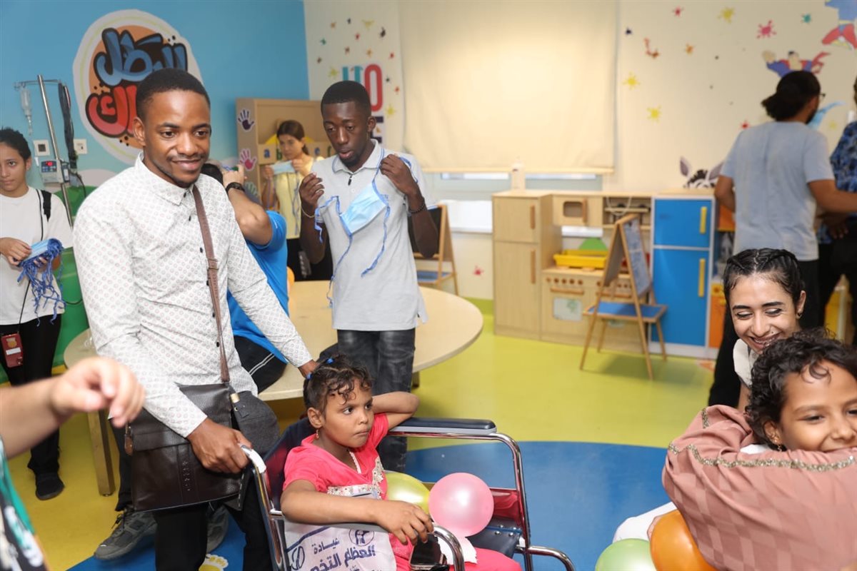 وفد افريقي يدعم متحدي السرطان بالأقصر