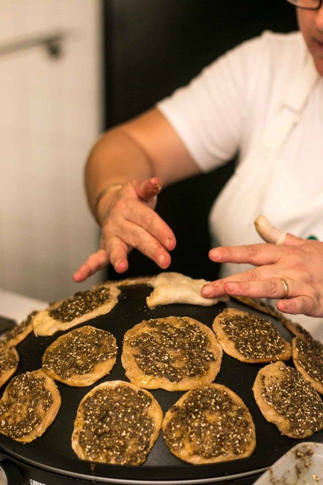 طريقة عمل مناقيش الزعتر