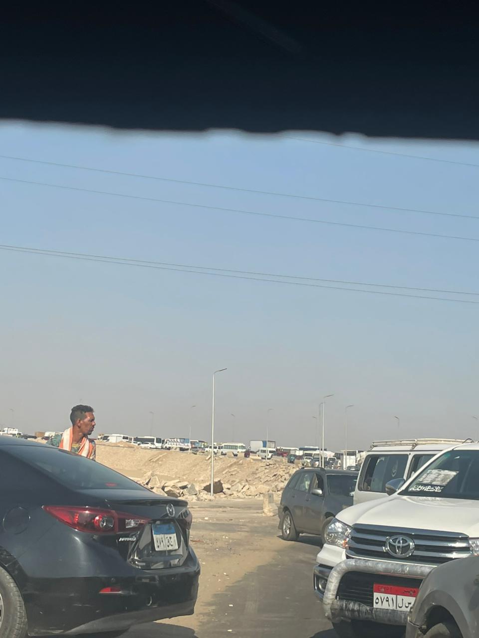 تكدس مروري بطريق الواحات اتجاه الدائري.. وانتشار مكثف لرجال المرور لتسيير الحركة