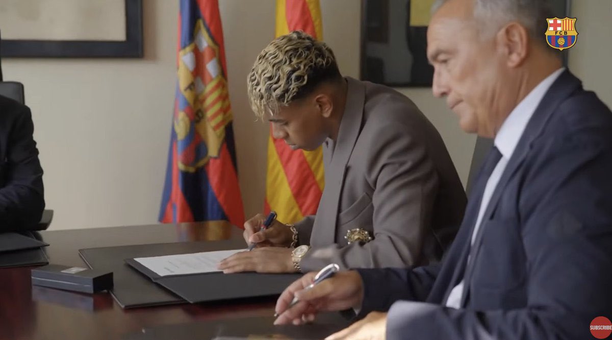 لامين يامال يوقع على عقود تمديد عقده مع برشلونة حتى عام 2031