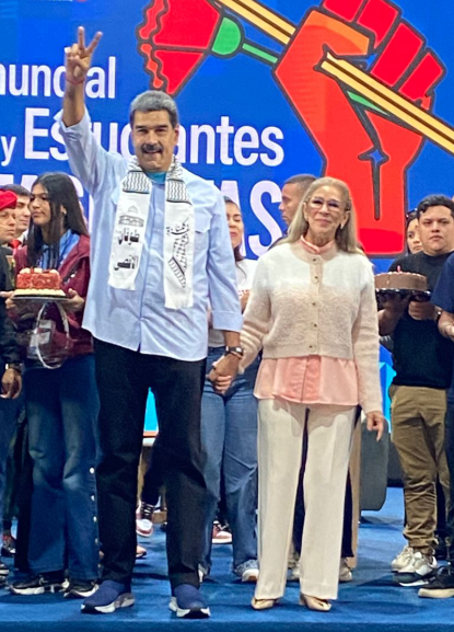 مادورو يرتدي كوفية طوفان الأقصى