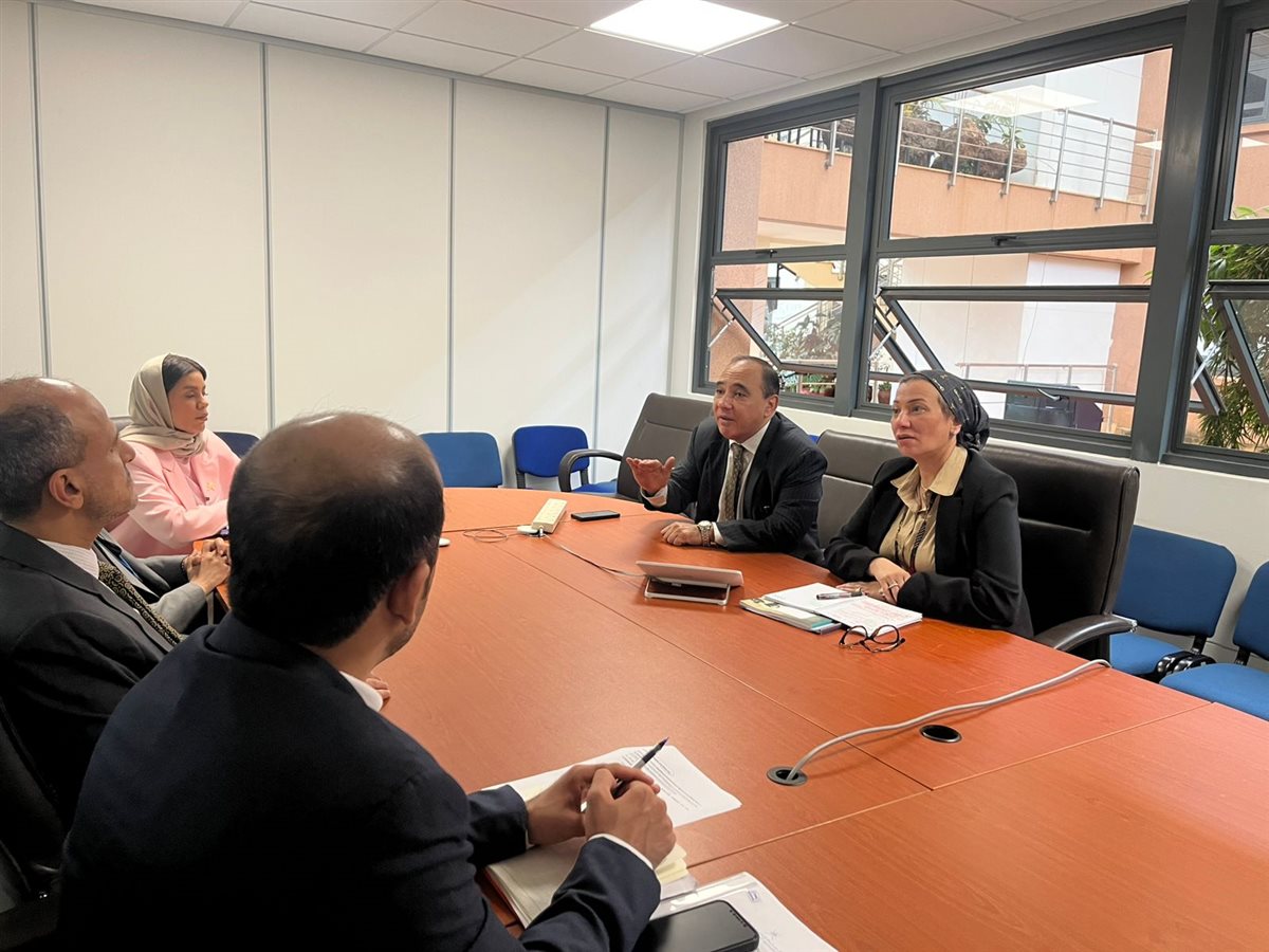 وزيرة البيئة ونظيرها العماني 