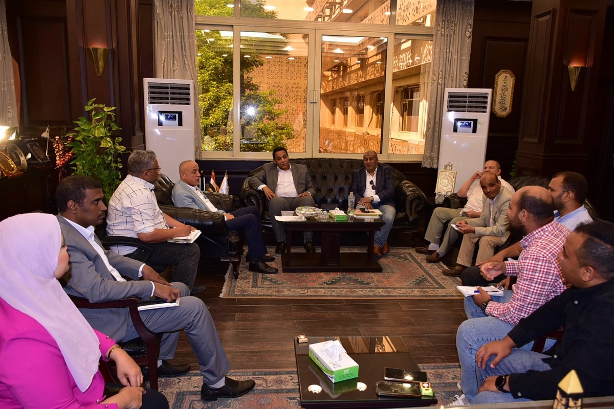 محافظ الأقصر واجتماع ممثلي حياة كريمة