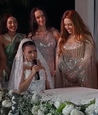 بكاء نورهان أبو بكر لحظة عقد قرانها على الروائي محمد صادق