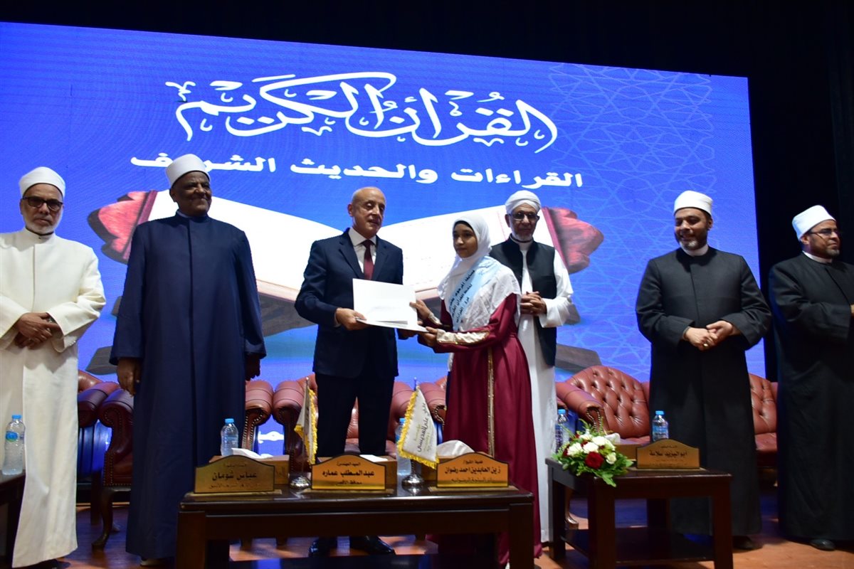 إحتفاء مؤثر بحفظة القرآن الكريم بالأقصر