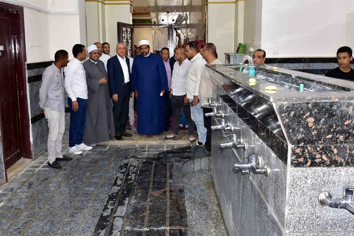 محافظ الأقصر وتطوير مسجد احمد النجم