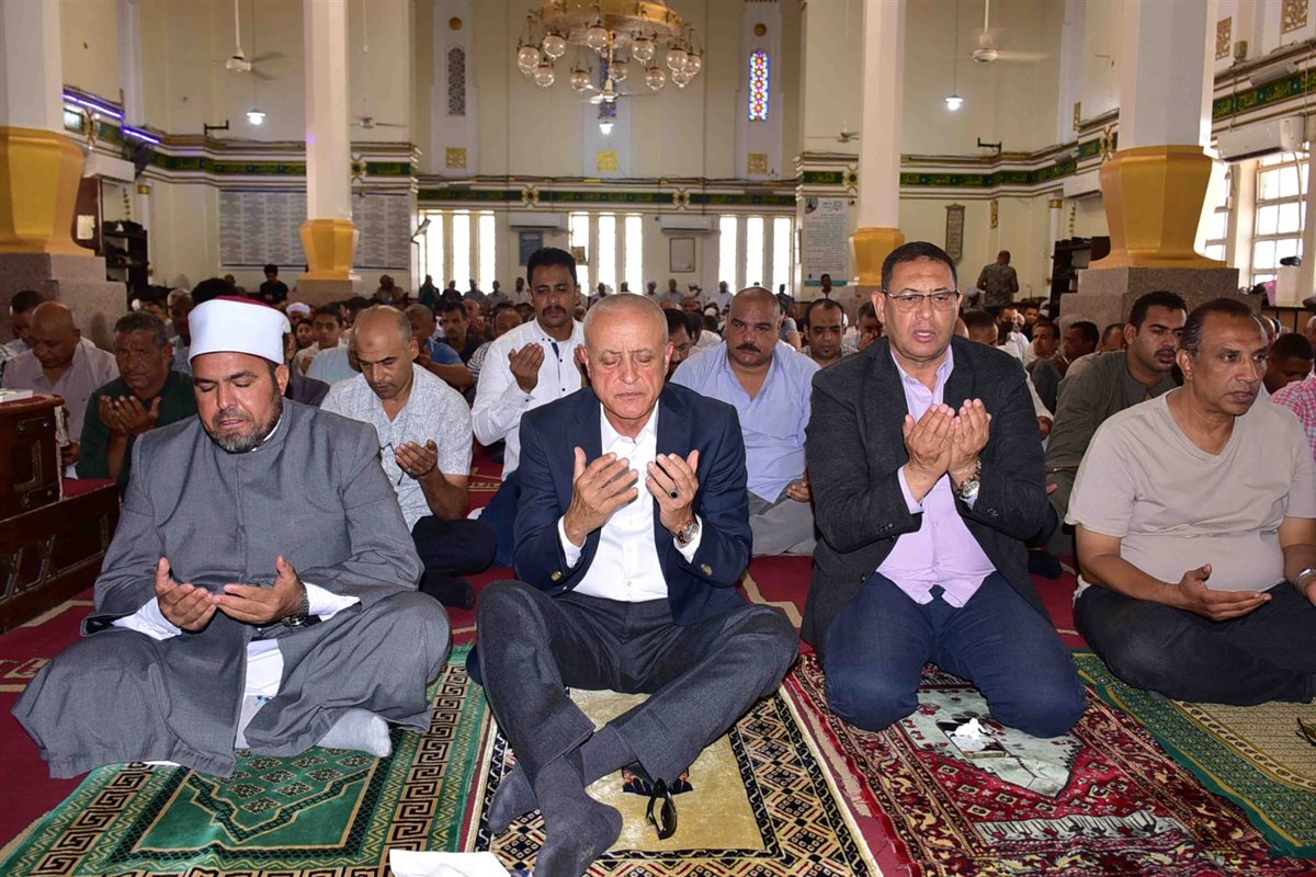 محافظ الأقصر وتطوير مسجد احمد النجم