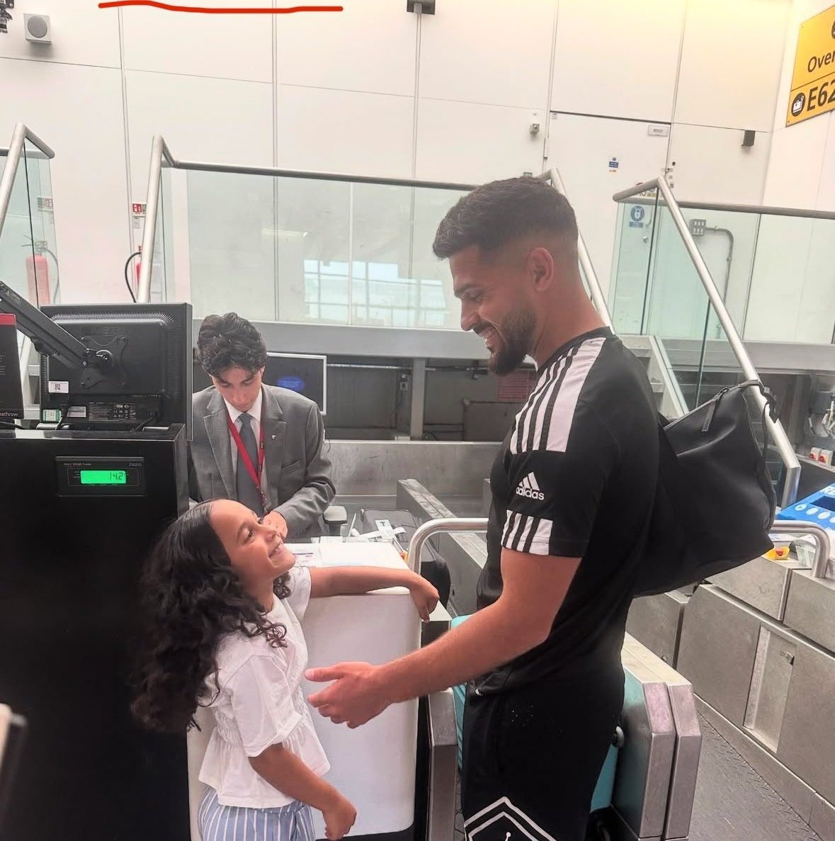 <strong>سام مرسي لاعب إيبسويتش تاون الإنجليزي يصل الكويت للإنضمام إلى نادي الكويت</strong>