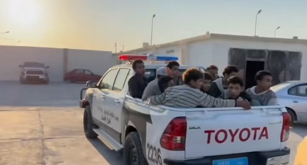 ترحيل 183 مصري من ليبيا