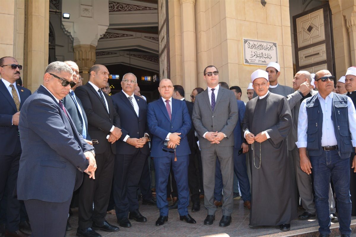 وزير الأوقاف ومفتي الجمهورية يفتتحان مشروع تطوير ساحة مسجد سيدي إبراهيم الدسوقي بكفر الشيخ بالتعاون مع وزارة الثقافة