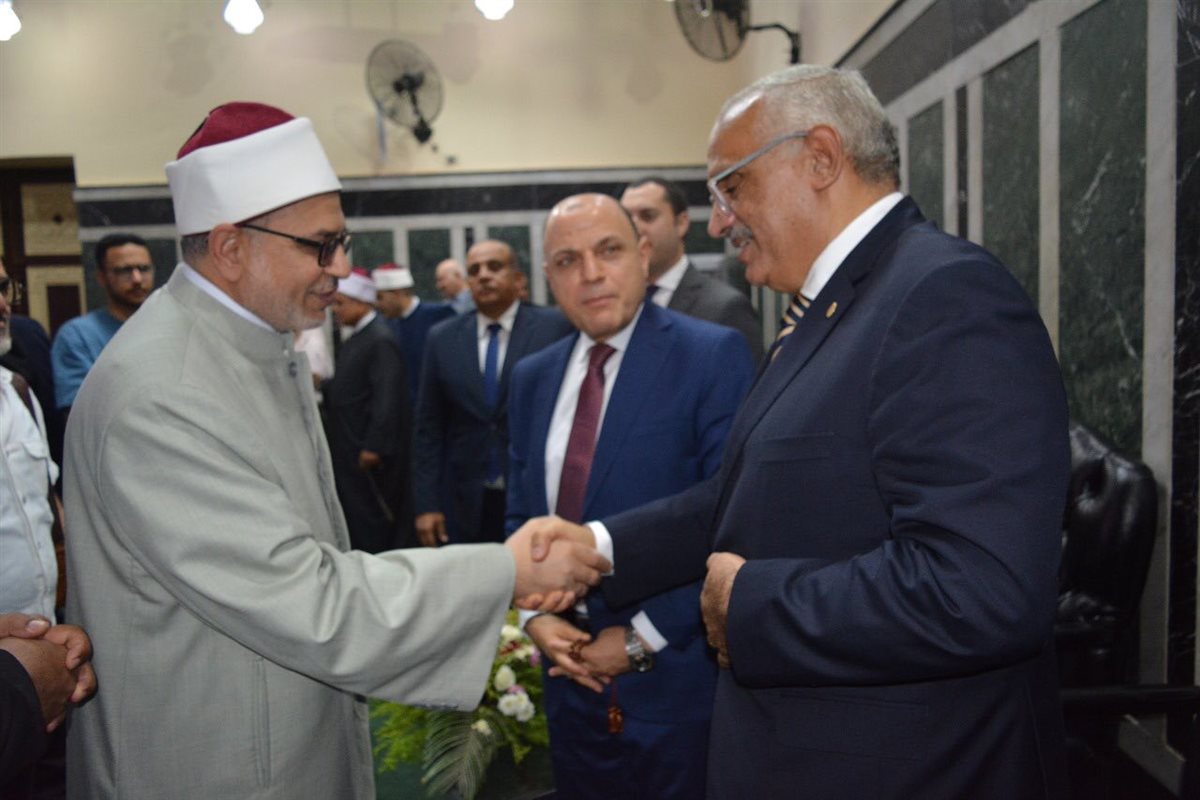 وزير الأوقاف ومفتي الجمهورية يفتتحان مشروع تطوير ساحة مسجد سيدي إبراهيم الدسوقي بكفر الشيخ بالتعاون مع وزارة الثقافة
