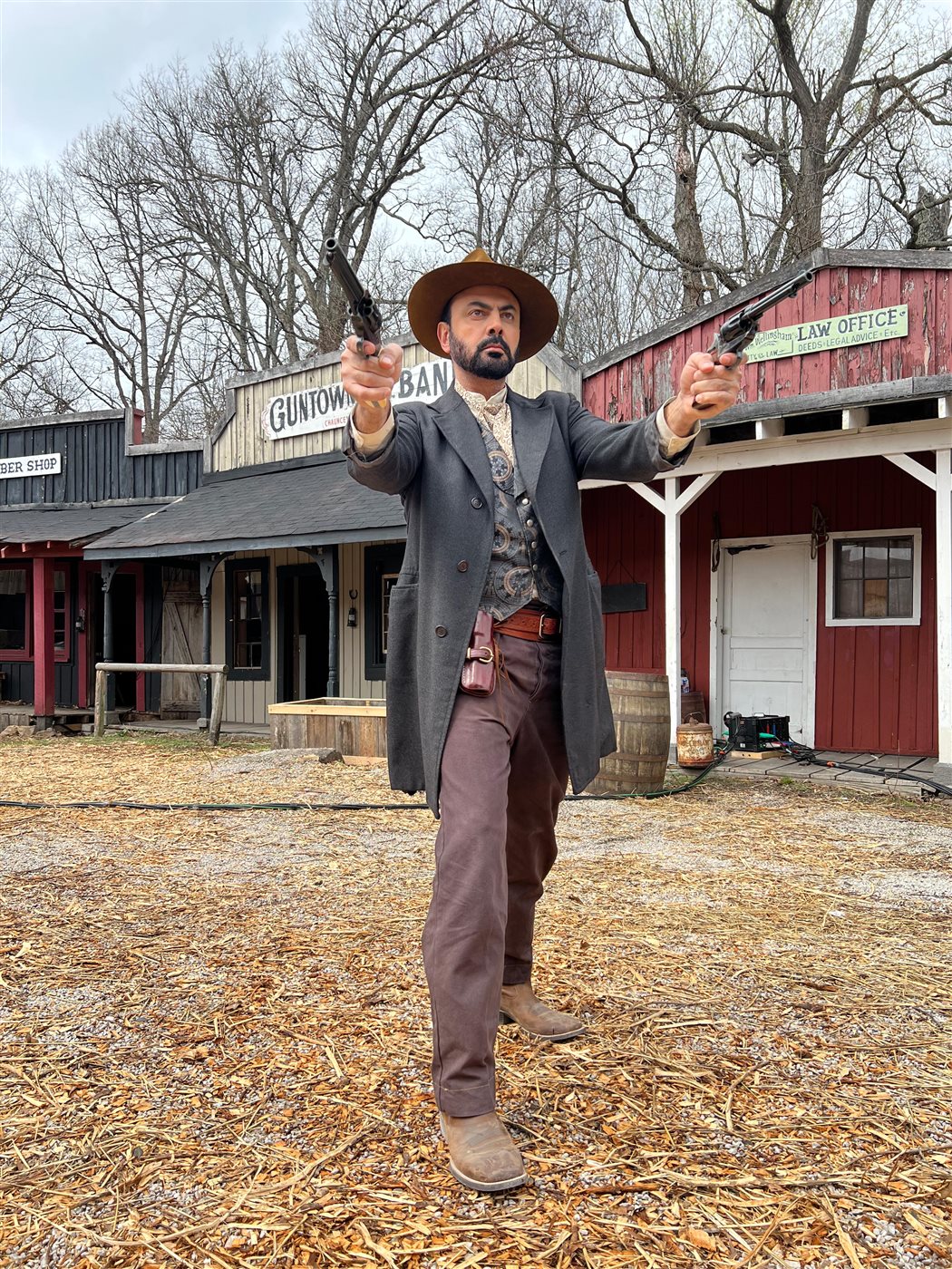 محمد كريم في فيلم The Gunslingersؤ