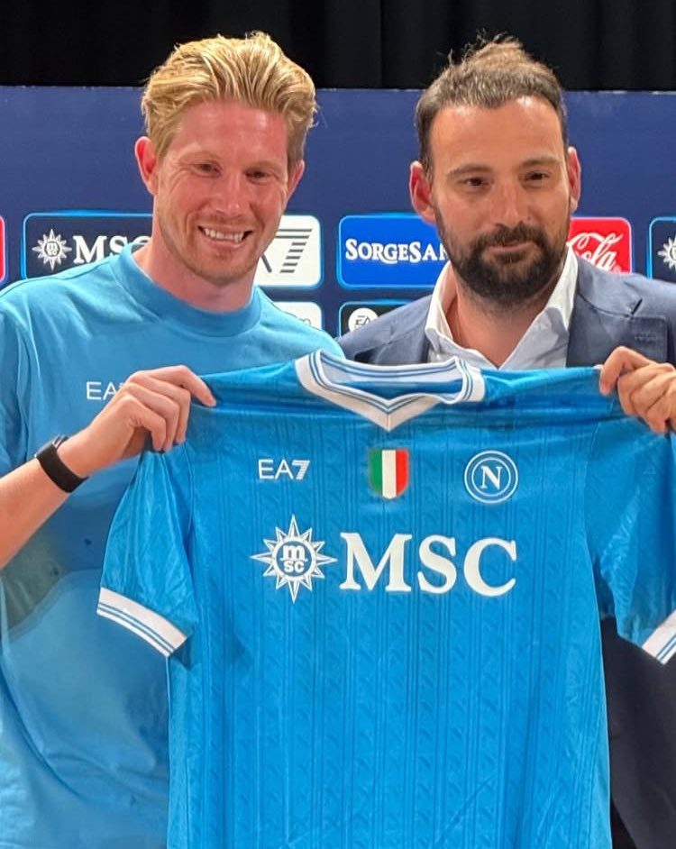 كيفين دي بروين لاعب فريق نابولي الإيطالي 