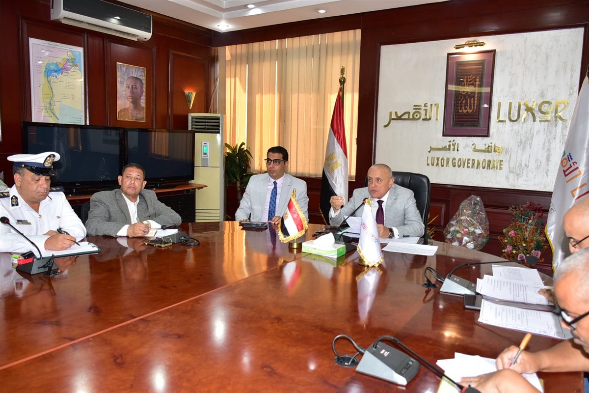 اجتماع محافظ الأقصر للاستعداد لانتخابات مجلس الشيوخ