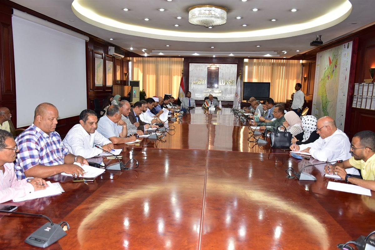 اجتماع محافظ الأقصر للاستعداد لانتخابات مجلس الشيوخ