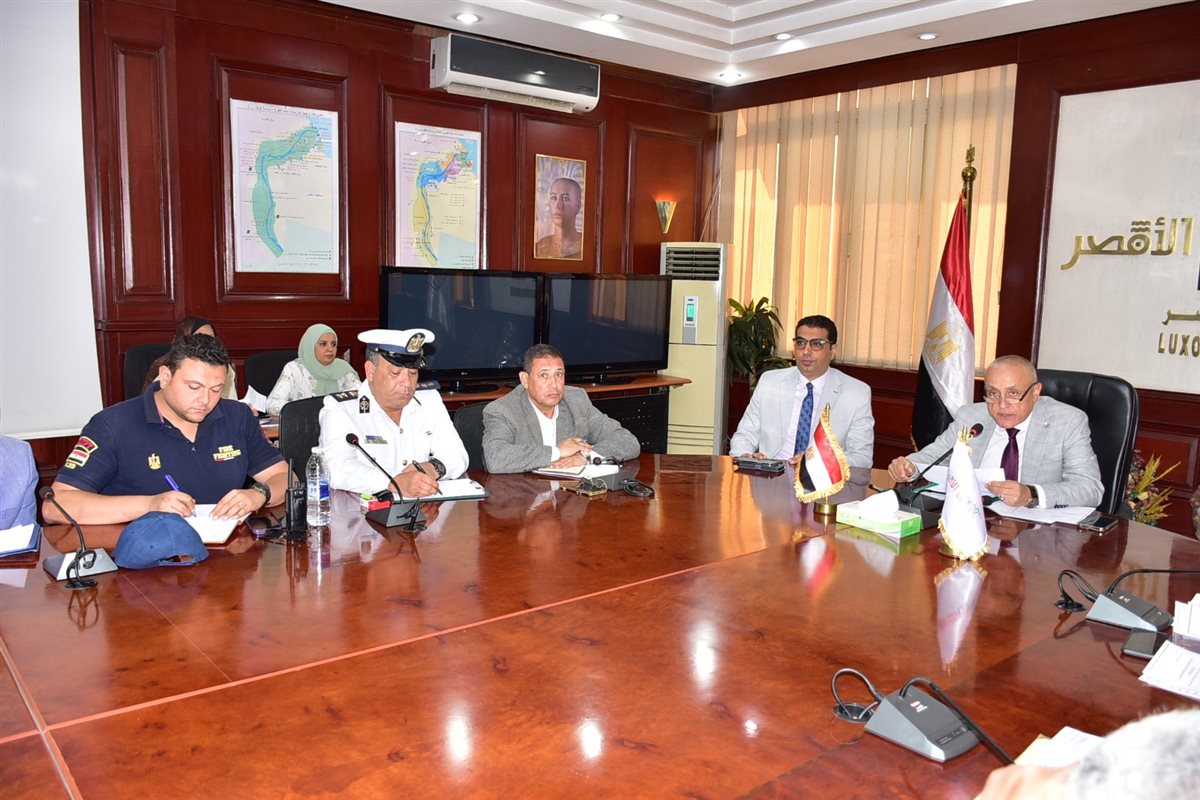 اجتماع محافظ الأقصر للاستعداد لانتخابات مجلس الشيوخ