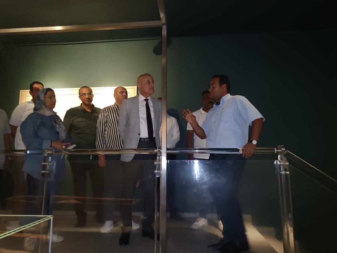 محافظ الأقصر داخل متحف التحنيط