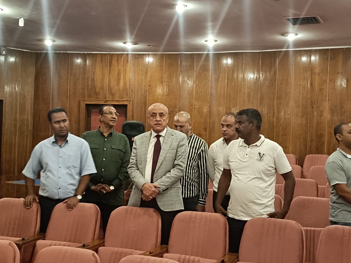 محافظ الأقصر يتابع منظومة التقنين