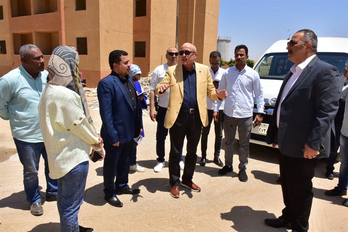 محافظ الأقصر يتفقد مشروعات بالطود