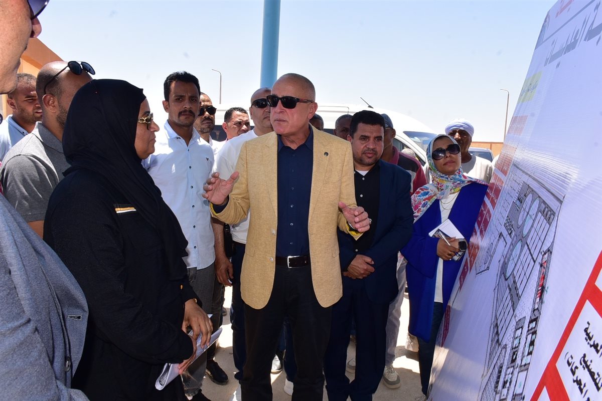 محافظ الأقصر يتفقد مشروعات بالطود