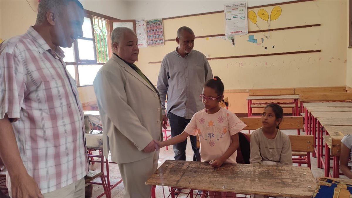 وكيل وزارة التربية والتعليم بالأقصر يتابع الخطة العلاجية