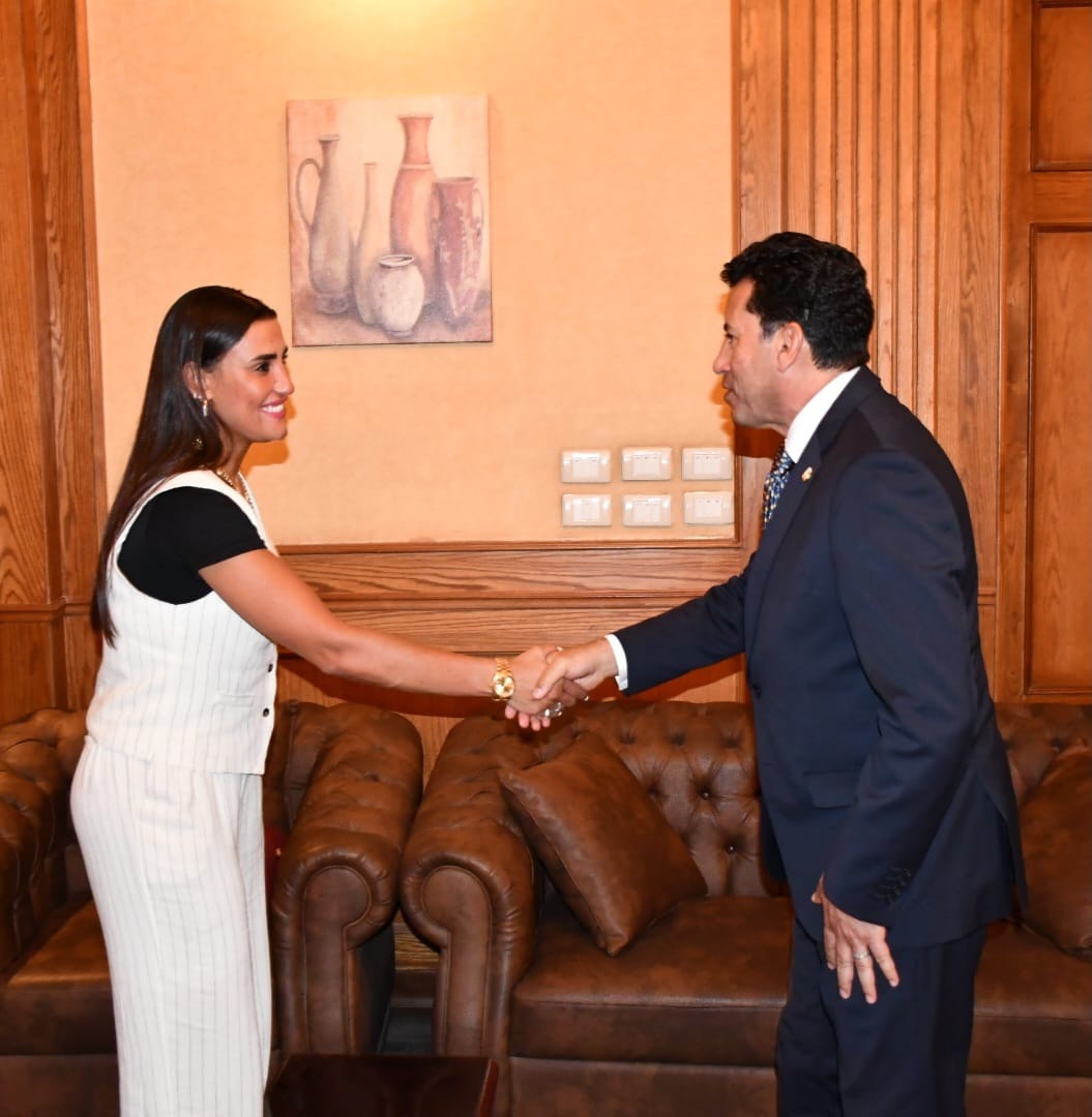 وزير الرياضة يستقبل الرئيس التنفيذي  للاتحاد  الدولي للاسكواش