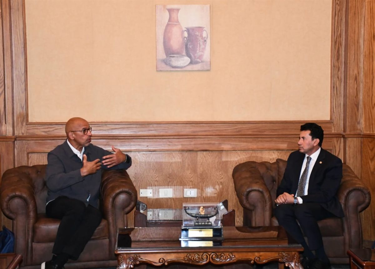 وزير الرياضة يستقبل الرئيس التنفيذي  للاتحاد  الدولي للاسكواش