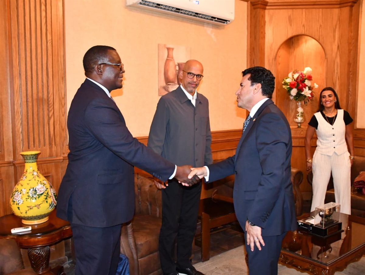 وزير الرياضة يستقبل الرئيس التنفيذي  للاتحاد  الدولي للاسكواش