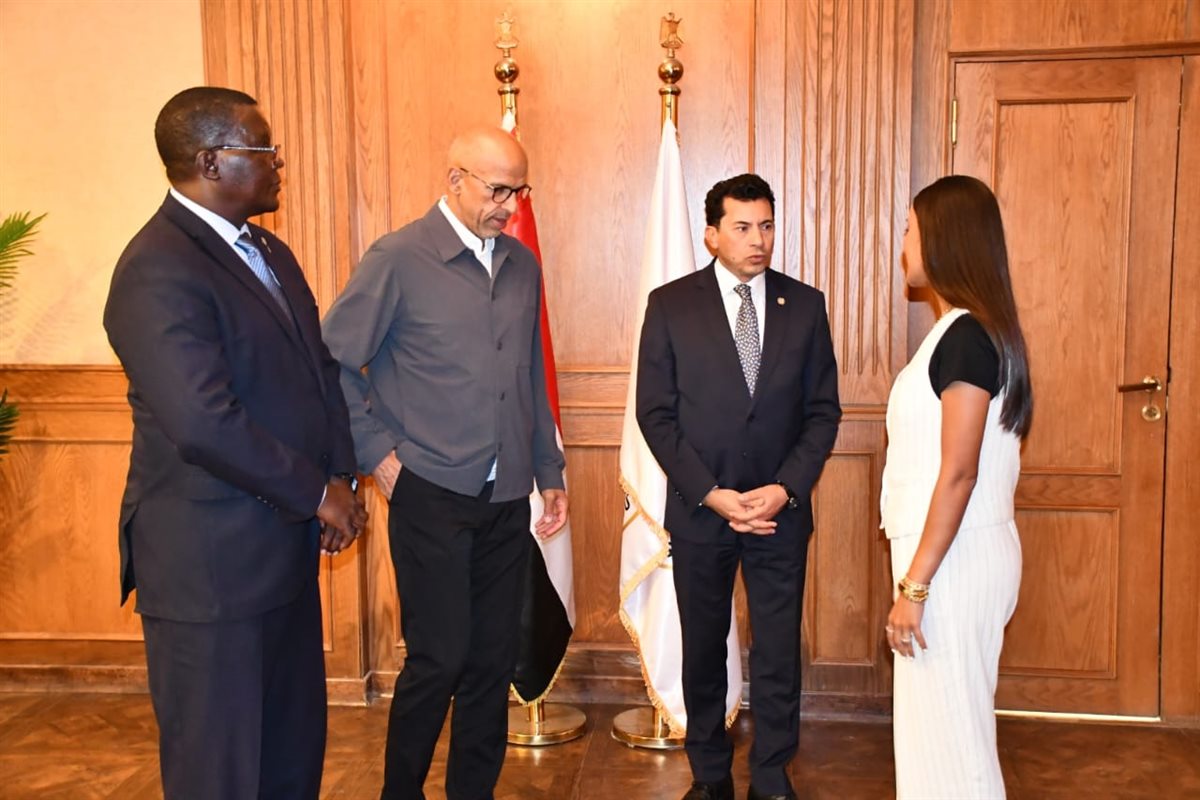 وزير الرياضة يستقبل الرئيس التنفيذي  للاتحاد  الدولي للاسكواش