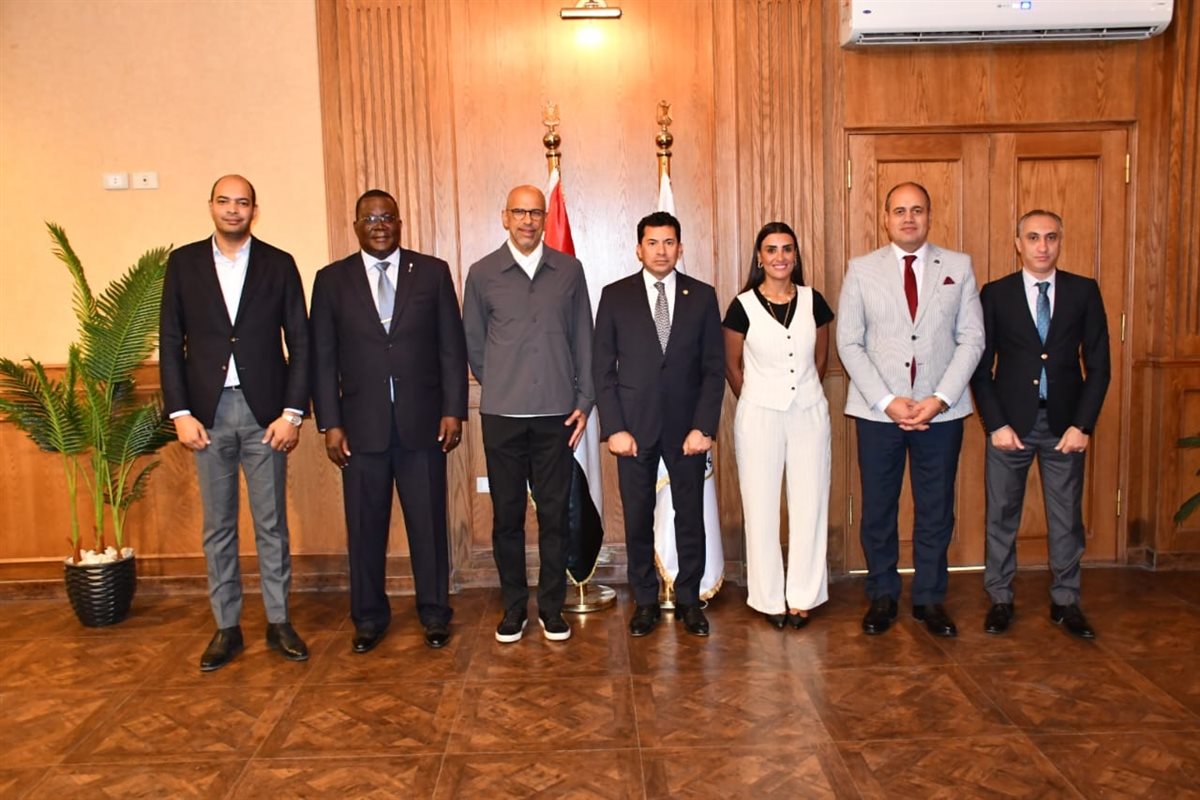 وزير الرياضة يستقبل الرئيس التنفيذي  للاتحاد  الدولي للاسكواش