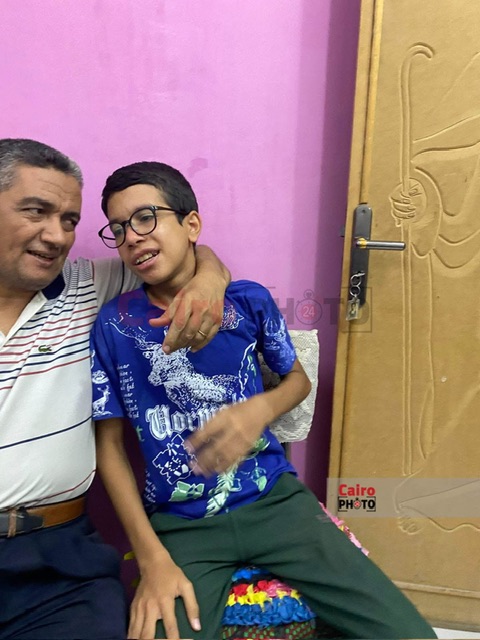 باسم دحيح الأقصر وبكاء في حضن والده بعد النتيجة