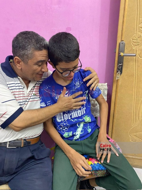 باسم دحيح الأقصر وبكاء في حضن والده بعد النتيجة