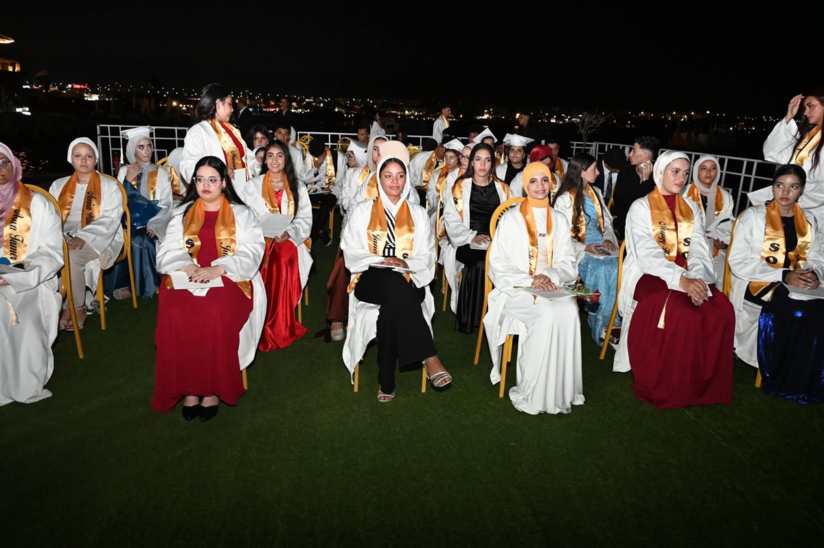 محافظ جنوب سيناء يشهد حفل تخرج طلاب مدرسة شرم الشيخ الرسمية للغات