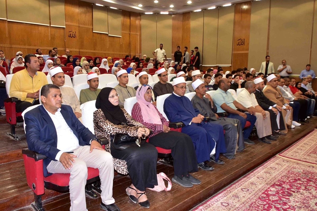 محافظ الأقصر ومبادرة لتأهيل طلاب الأقصر سياحيا