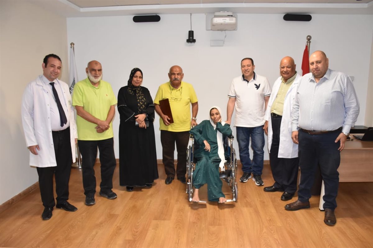 طالبة تقهر الالم وتتفوق في الثانوية العامة