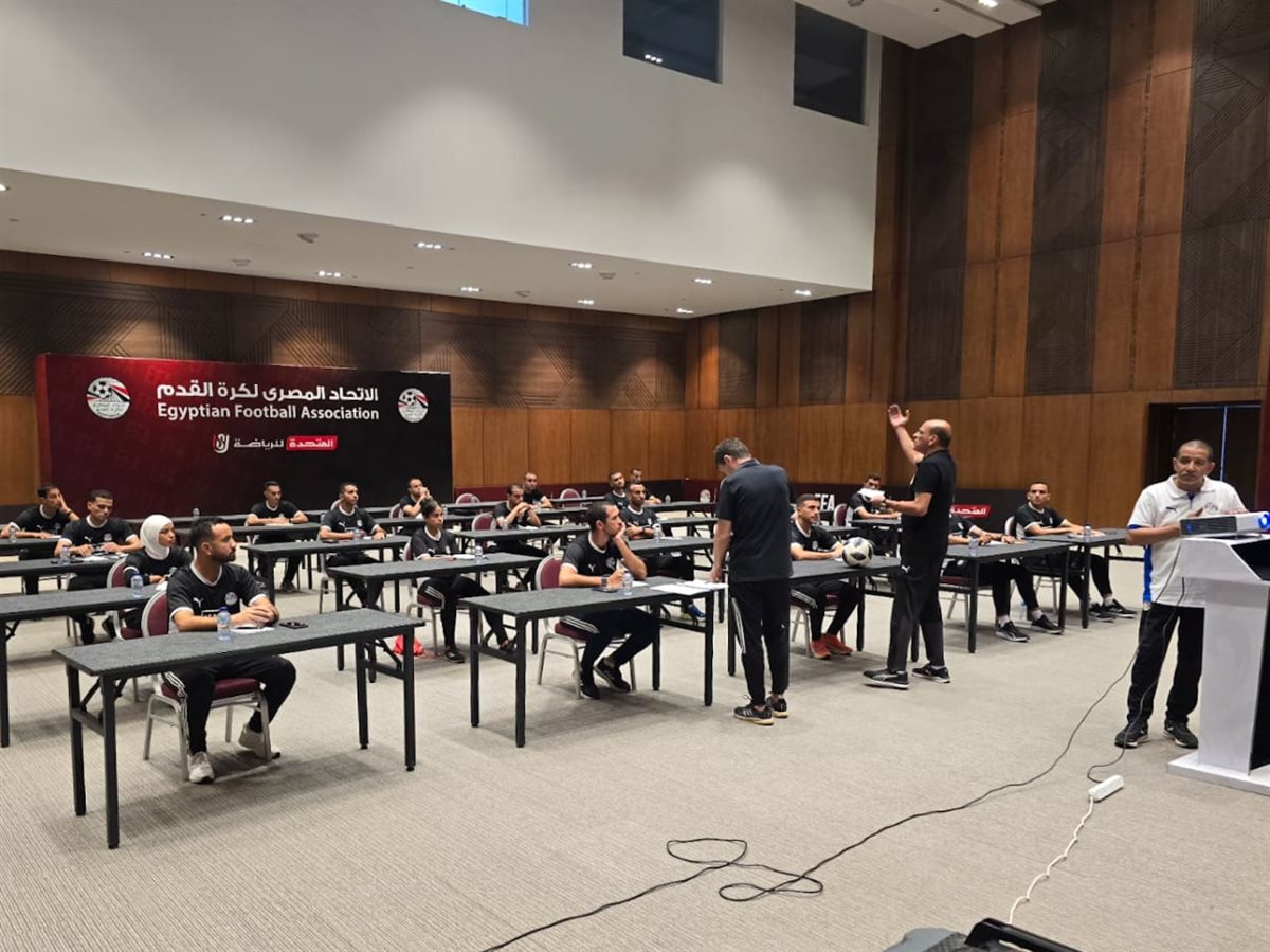 أوسكار يشارك في معسكر رخص الـ VAR  (4)