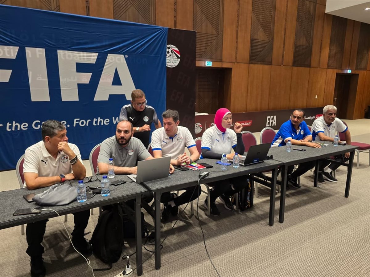 أوسكار يشارك في معسكر رخص الـ VAR  (1)