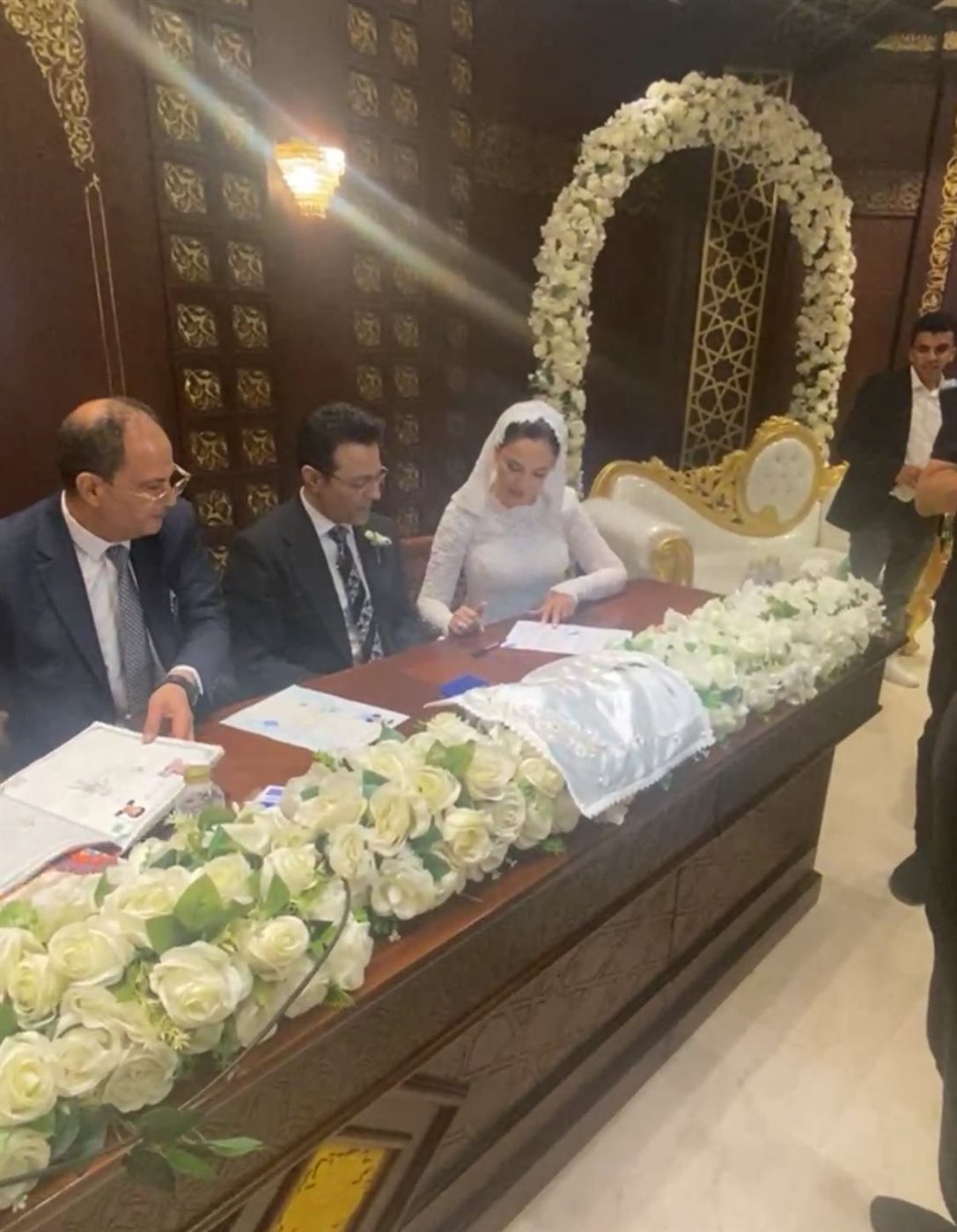 الصور الأولى من عقد قران الإعلامي محمد سعيد محفوظ على الدكتورة مها فتحي