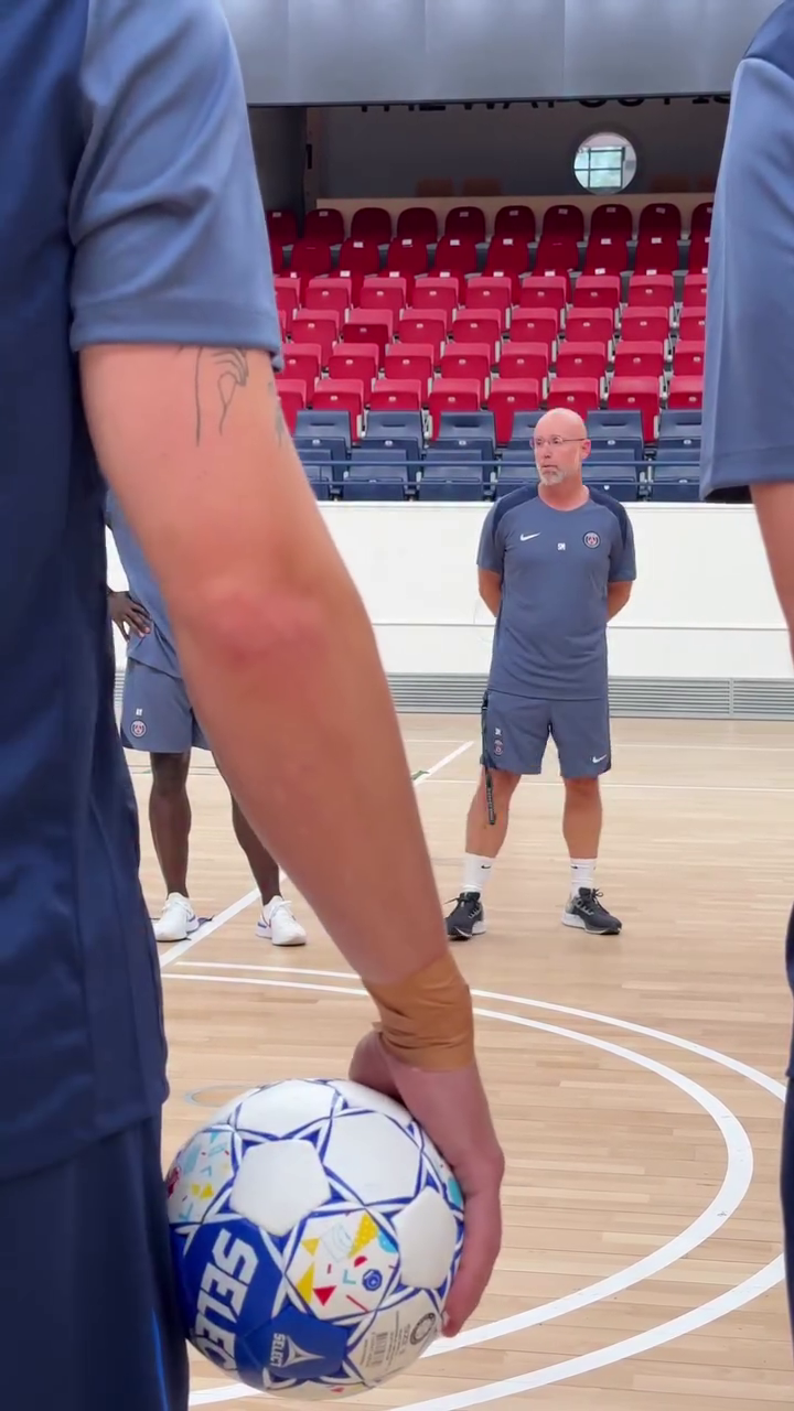 ستيفن مادسن مدرب باريس سان جيرمان