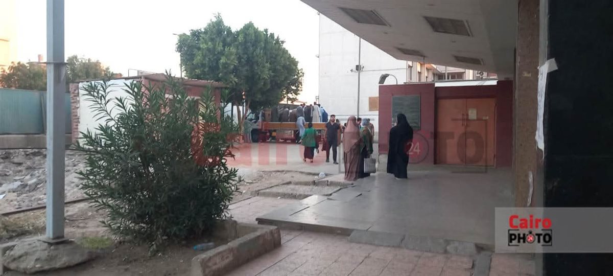 لحظة خروج جثمان والد أطفال دلجا من مستشفى أسيوط الجامعي