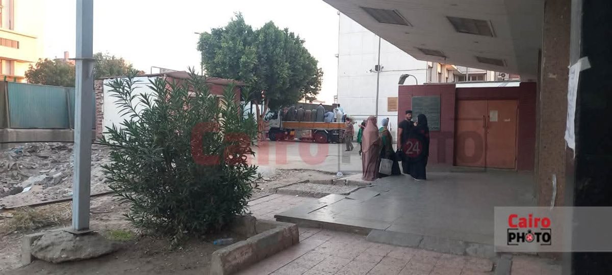 لحظة خروج جثمان والد أطفال دلجا من مستشفى أسيوط الجامعي