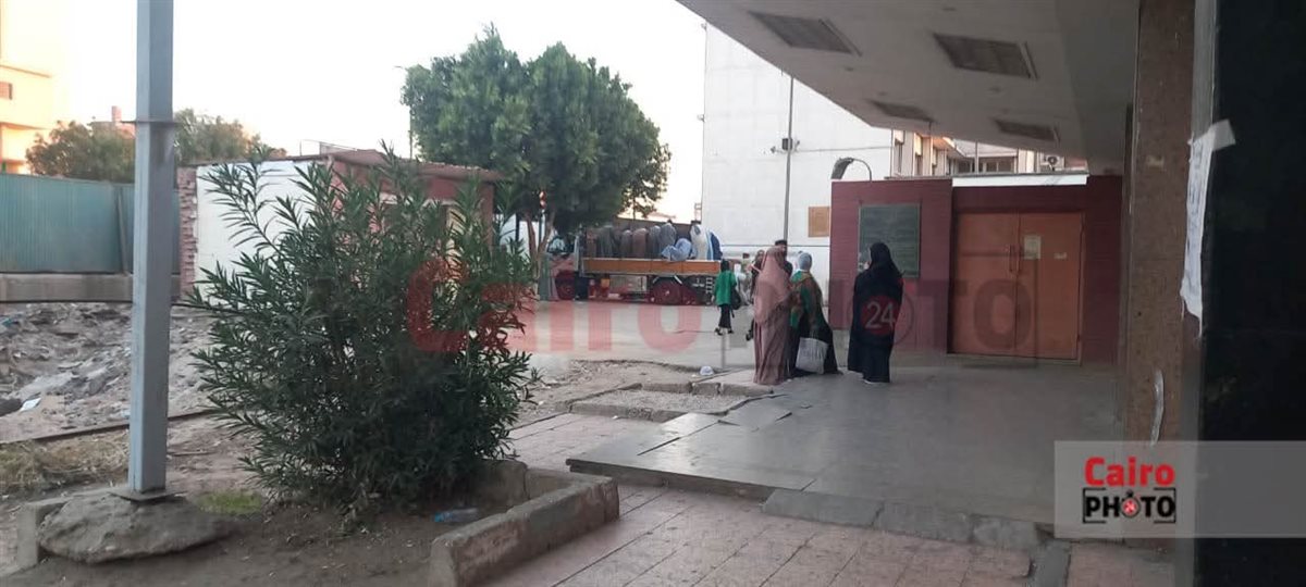 لحظة خروج جثمان والد أطفال دلجا من مستشفى أسيوط الجامعي