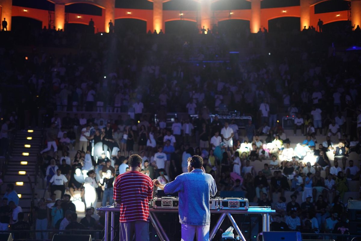 حفل ديسكو مصر في المسرح الروماني برعاية القاهرة 24 وتنظيم المنتج وليد منصور