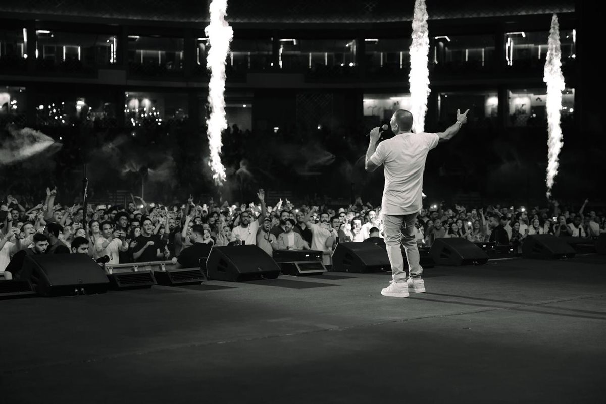 ليلة أسطورية لعمرو دياب في الرياض