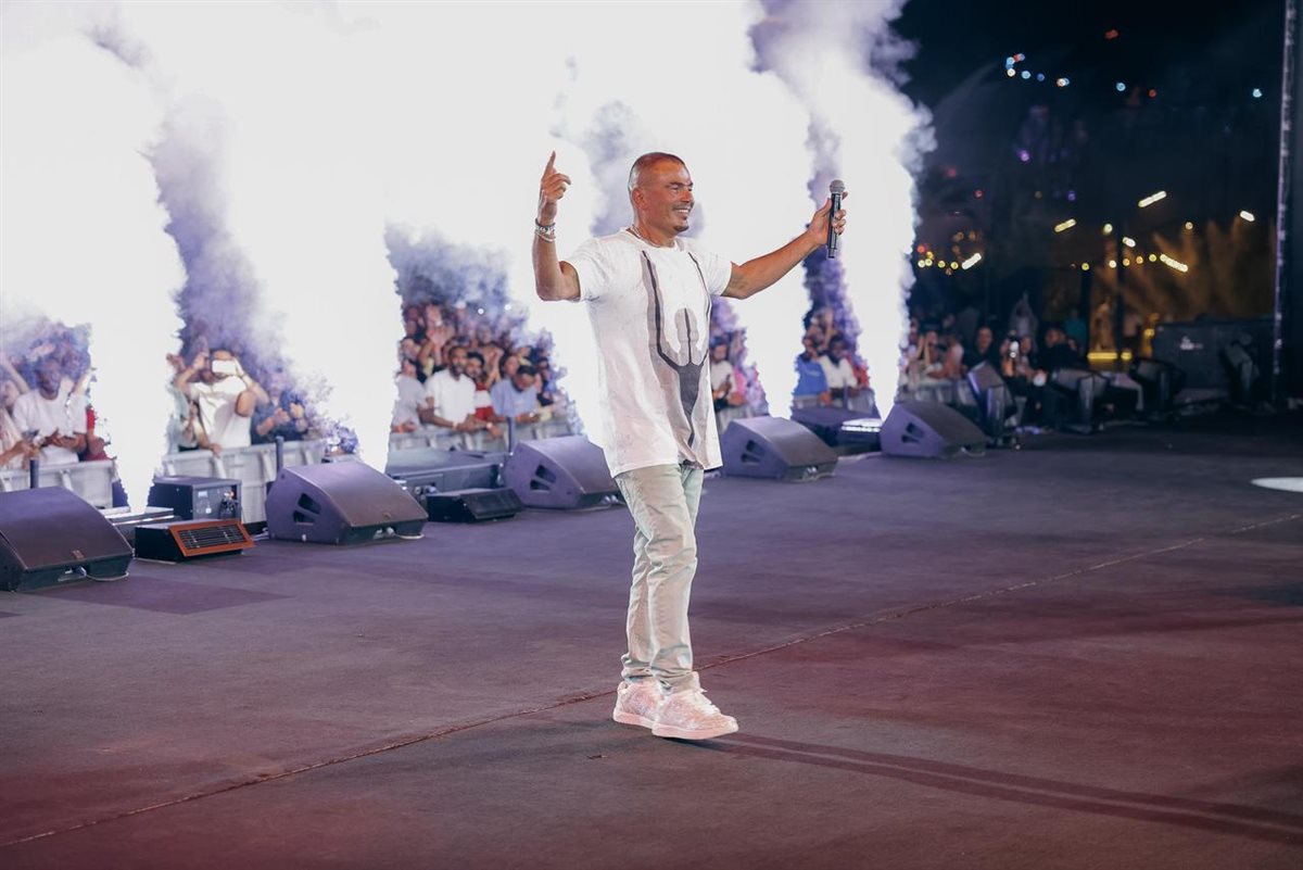 ليلة أسطورية لعمرو دياب في الرياض