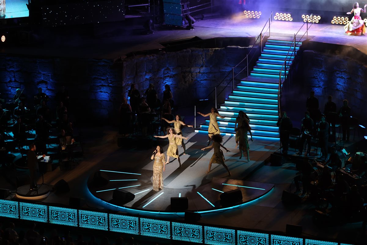 لطيفة تتألق في حفلها بقرطاج