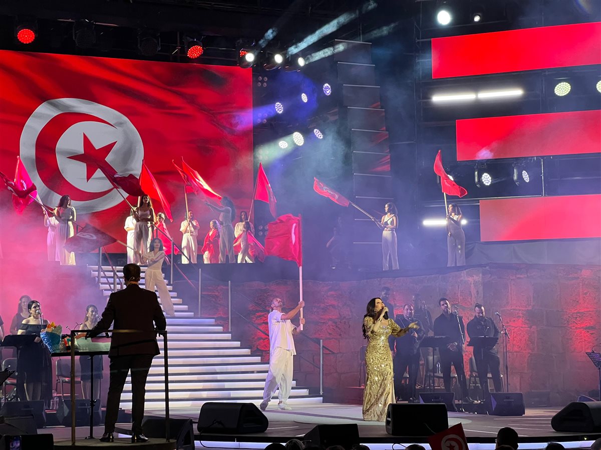 لطيفة تتألق في حفلها بقرطاج