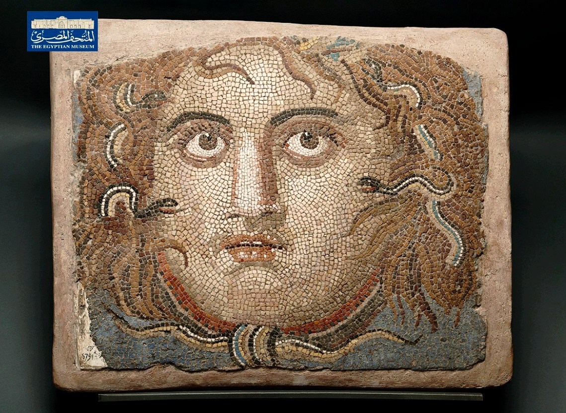 فسيفساء نادرة لميدوسا يونانية