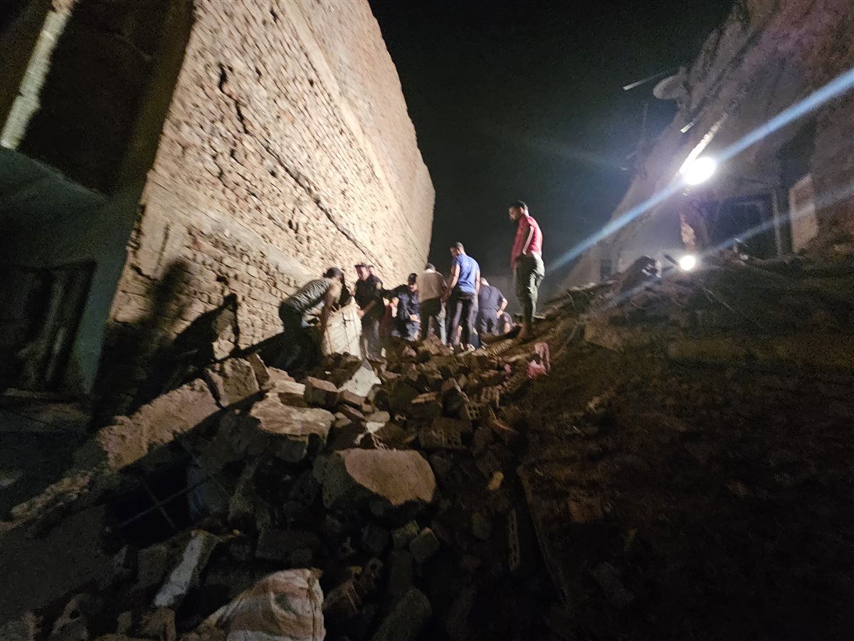 انهيار منزل بمنطقة الفواخير بأسيوط